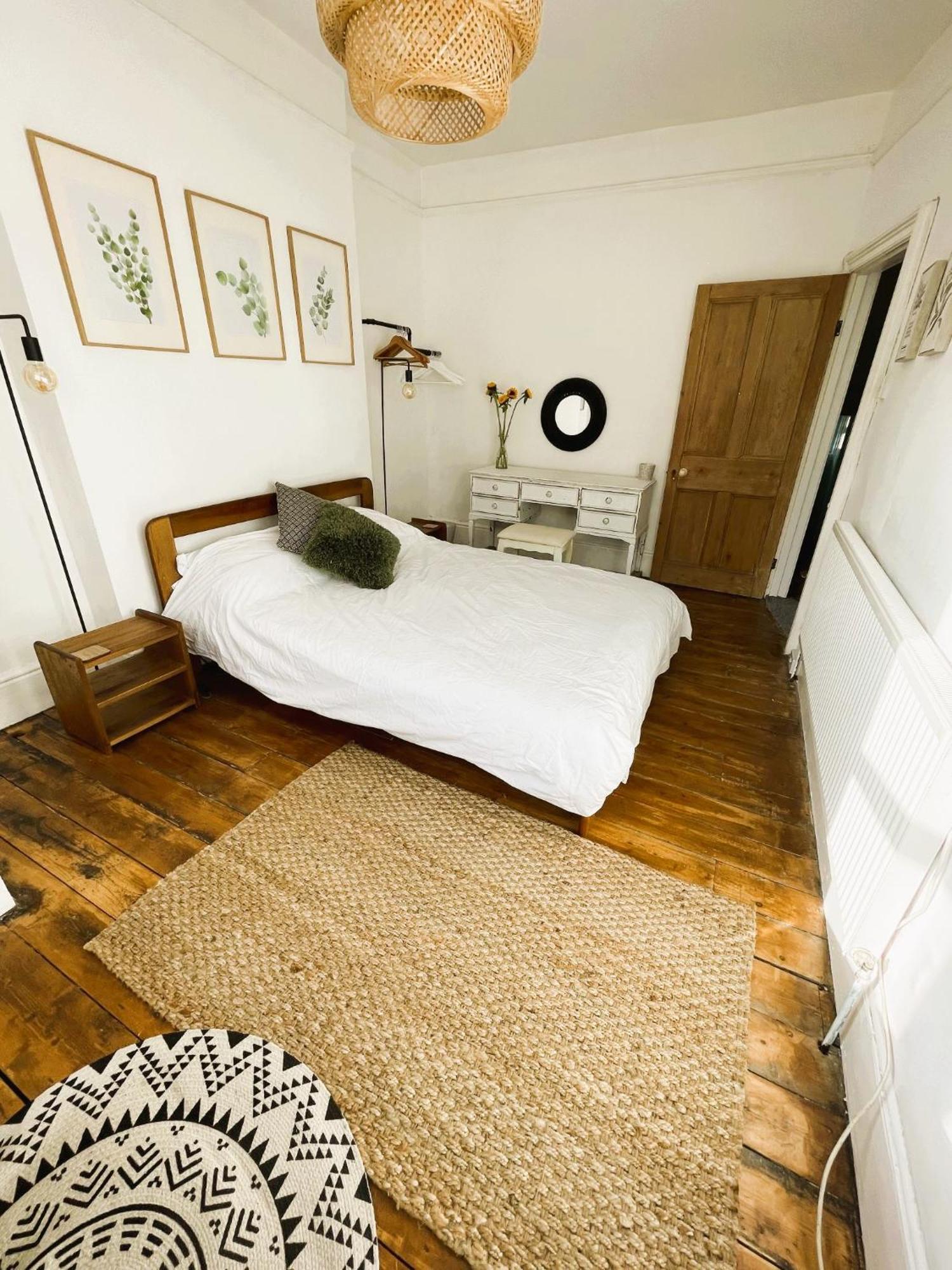 Stylish 5-bedroom House Near Tunnels * Ilfracombe