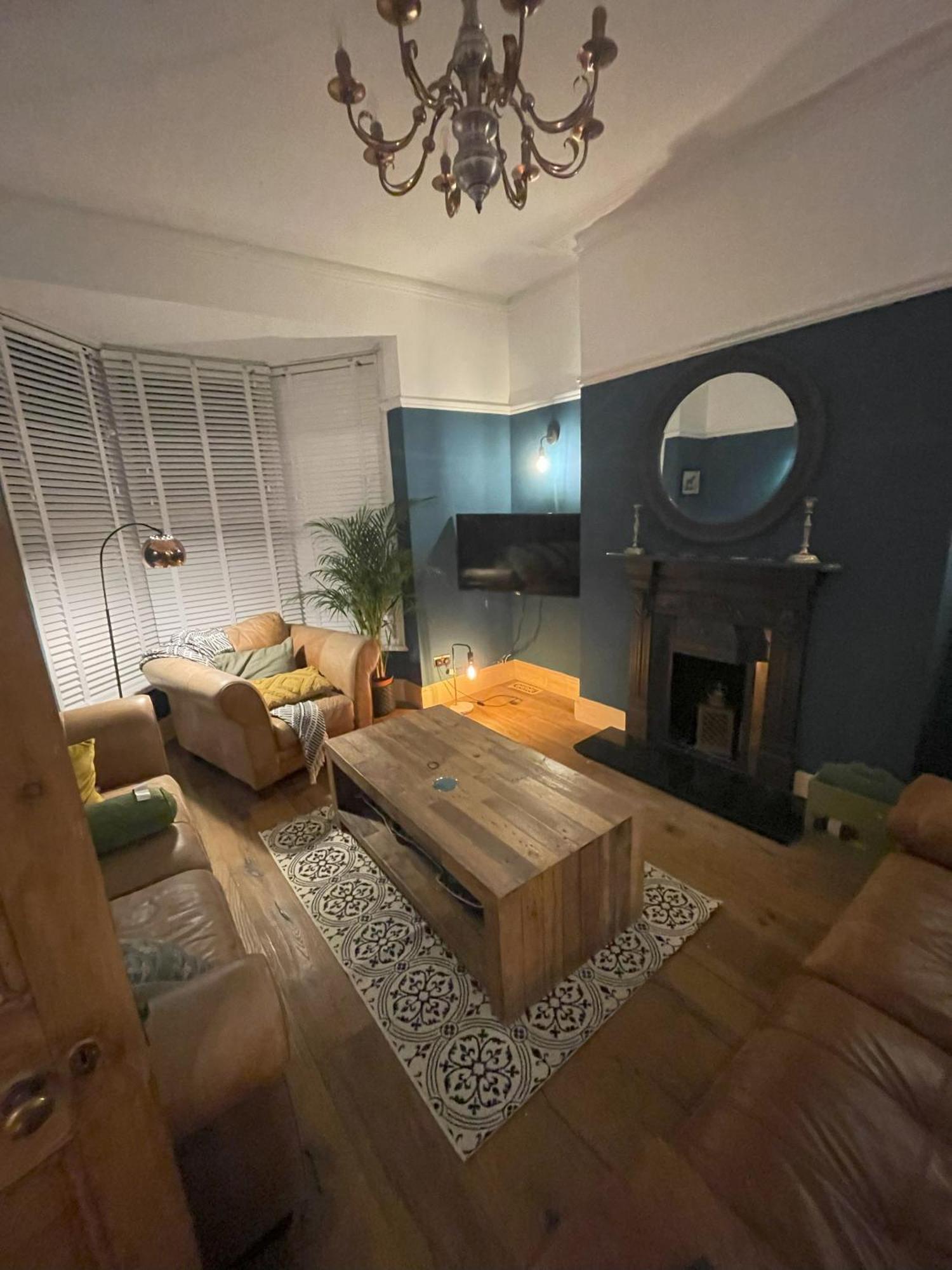 Holiday home Stylish 5-bedroom House Near Tunnels Ilfracombe